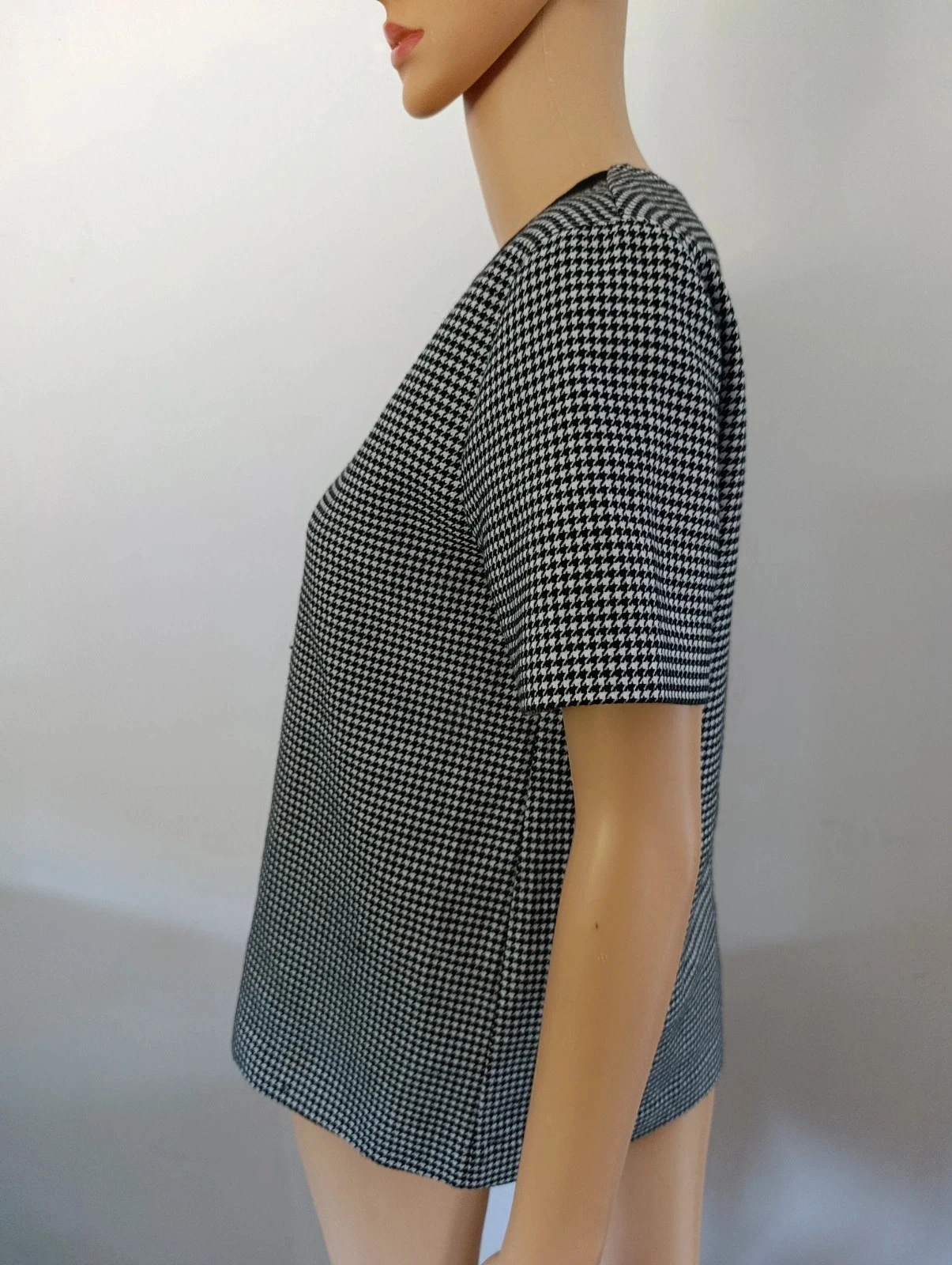 Kiabi women's T-shirt size 38 – black & white houndstooth pattern – chic contrast collar – photo 6
